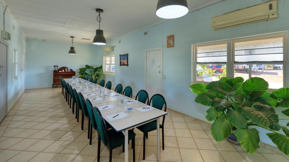 White Cliffs Hotel Екстериор снимка